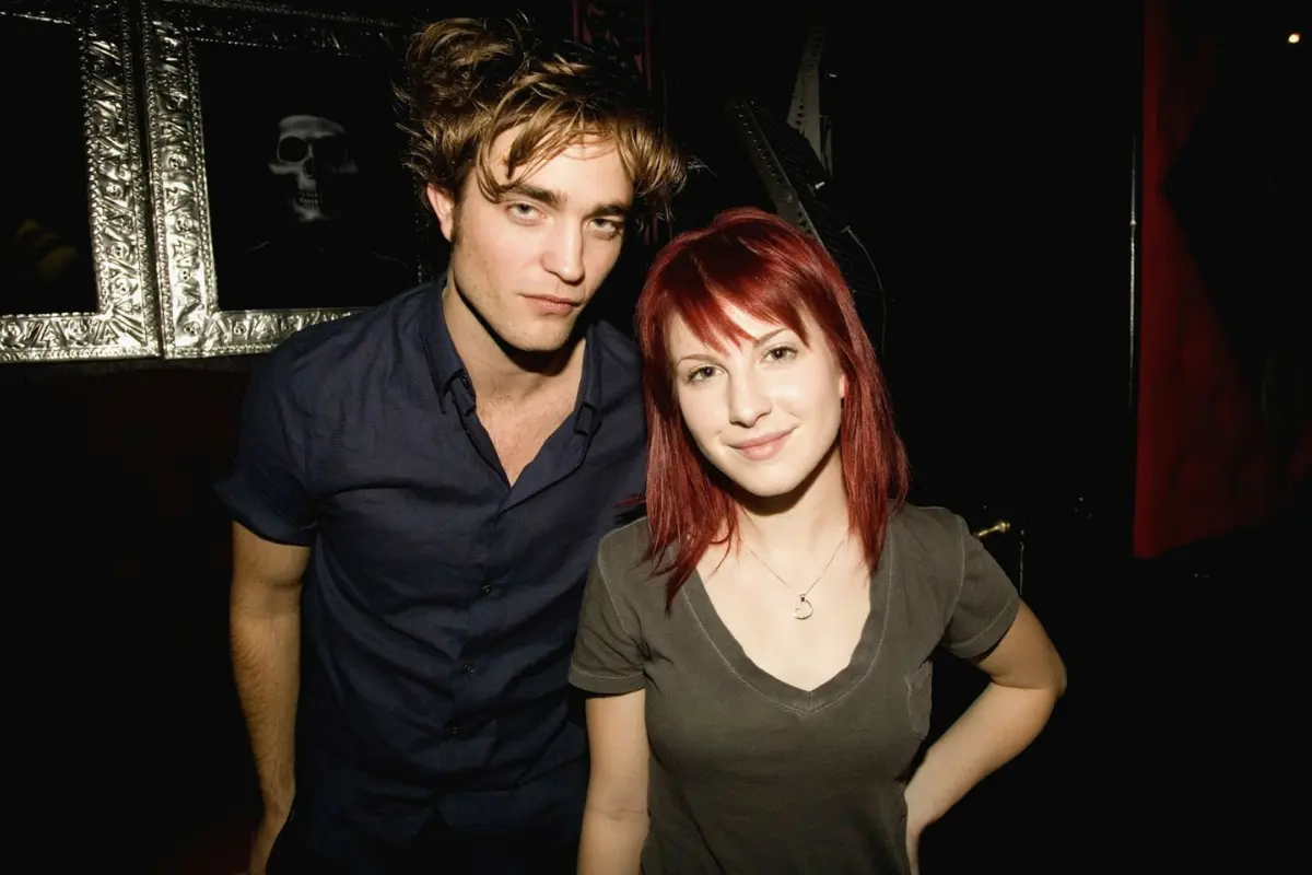 Hayley Williams y Robert Pattinson. Créditos: Especial.