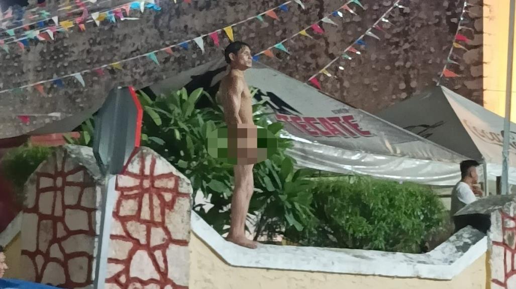 ¡Escandalo! Hombre se pasea sin ropa en la feria tradicional de Tetiz