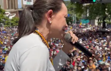 Machado reaparece y lidera marcha en Caracas contra resultados electorales