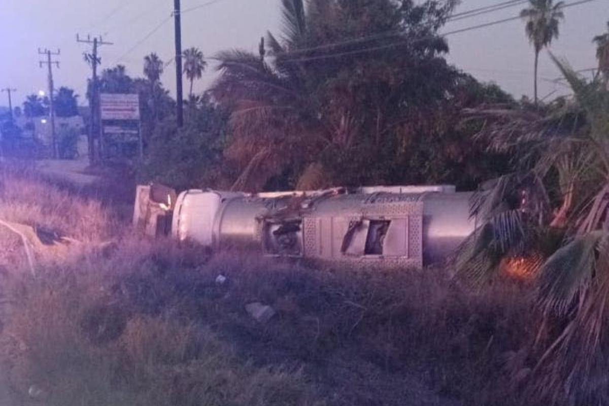 Volcadura en km 60. Foto: Más Noticias de BCS