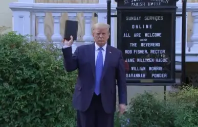 Trump promueve La Biblia Greenwood y las criptomonedas