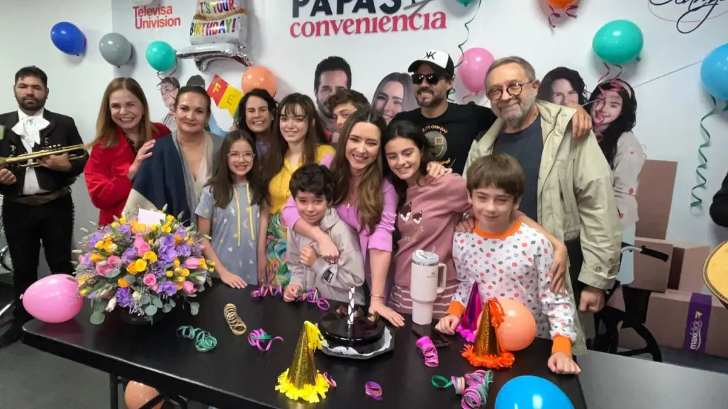 Le mandan mariachi Ariadne Díaz en su cumpleaños (VIDEO)