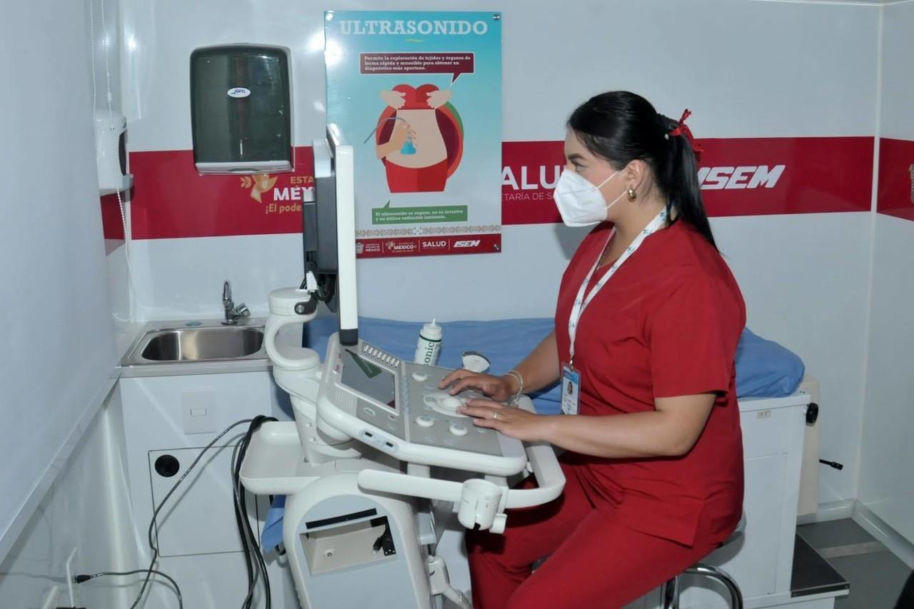 Entre los servicios que se ofrecieron en la Jornada de Salud en Toluca había ultrasonido, atendieron a 16 pacientes. Foto: Sria de Salud de Edomex