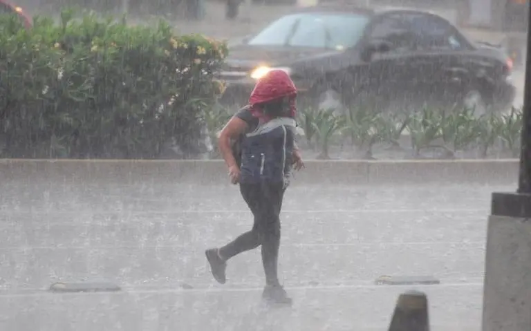 El SMN pronostica lluvias fuertes y hasta granizo  para este domingo 18 de agosto. Foto: Cortesía Adrián Vázquez / Ilustrativa