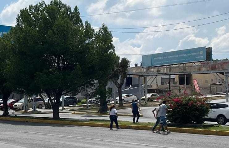 ¡Cuidado peatones! Tiene consecuencias ignorar puentes peatonales en Saltillo