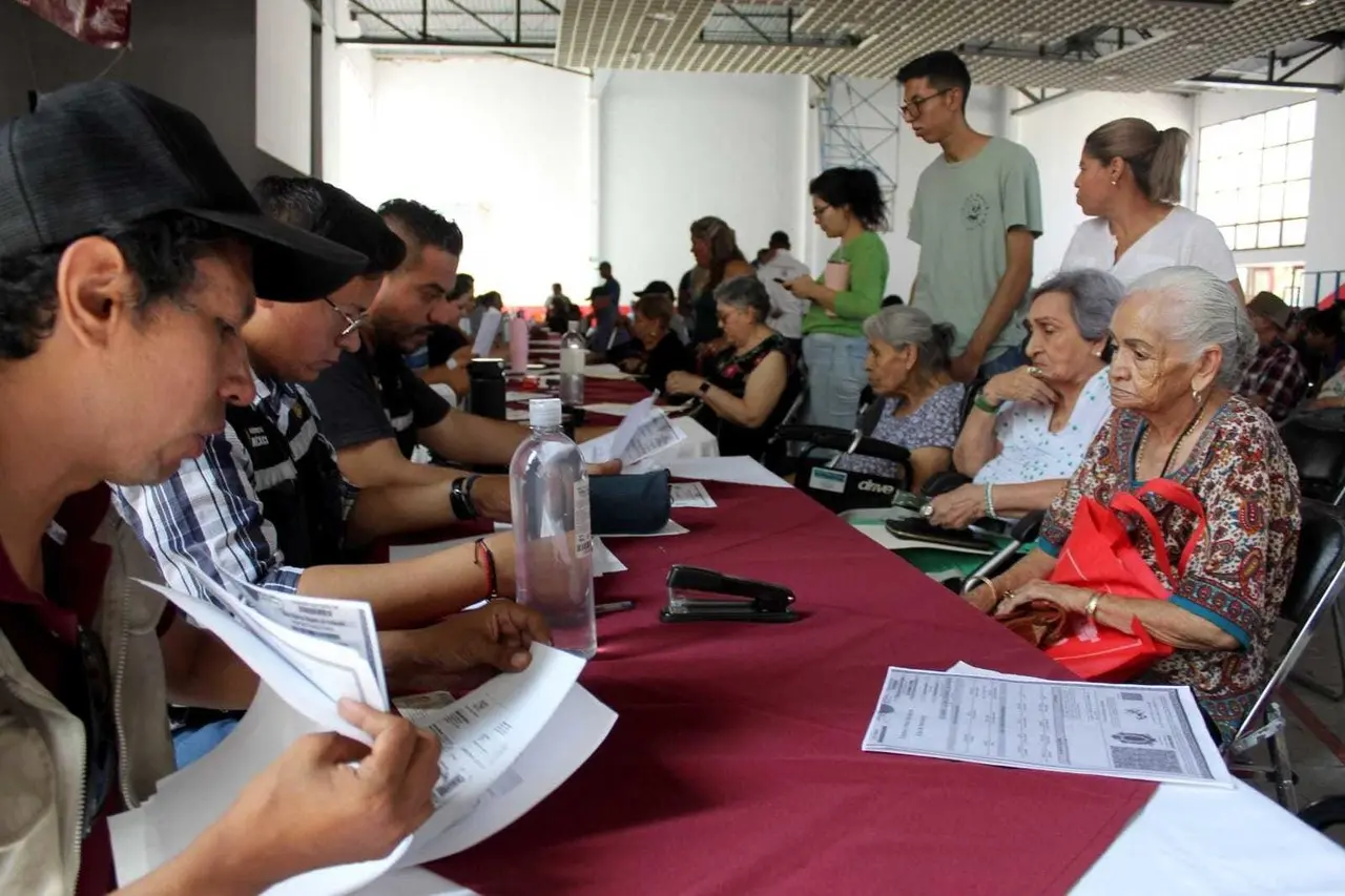 La SEcretaría de Bienestar estará recibiendo papelería para inscribir al Programa de Adultos Mayores. Foto: Facebook Iván Ramírez Maldonado.