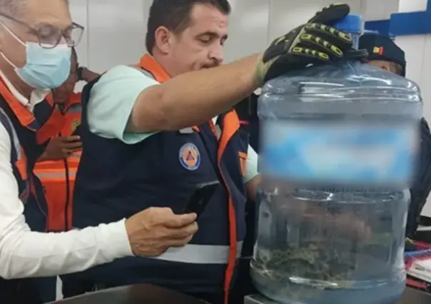 Hallan víbora en un garrafón en la estación Revolución de la línea 2 del Metro