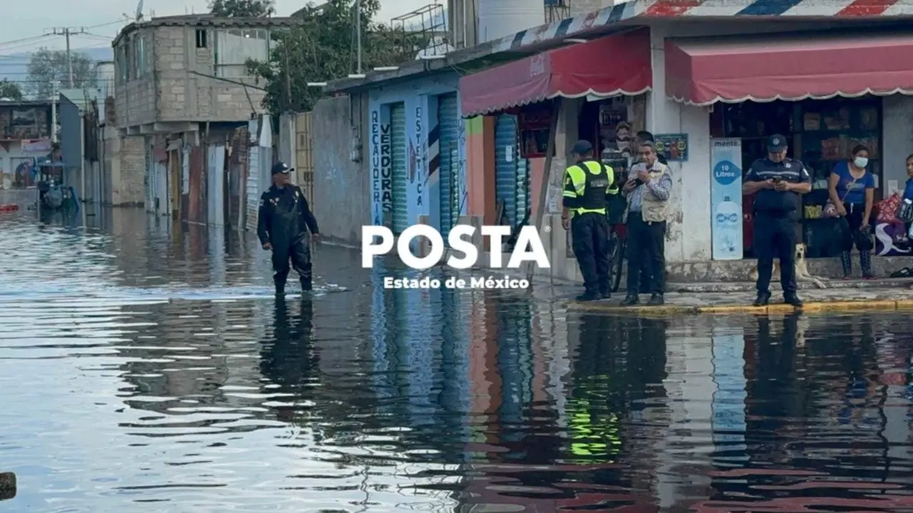 Los afectados por las inundaciones en Chalco existena las autoridades agilicen la limpieza y el desfogue de las aguas negras. Foto: Fernando Cruz