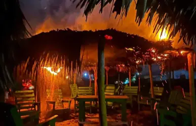 Incendio en Playa Miramar, se queman palapas