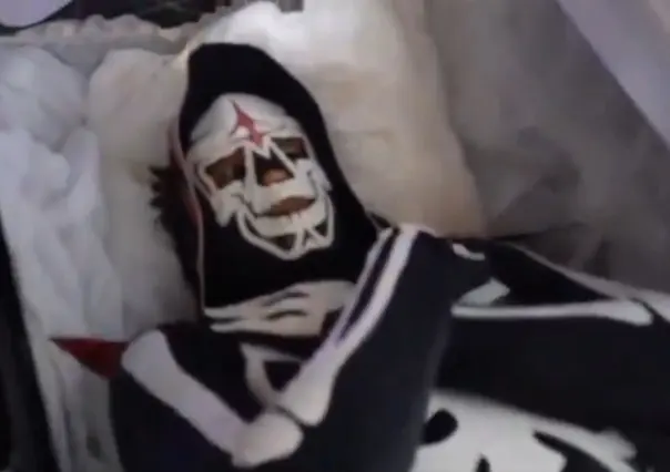 La Parka reaparece dentro de un ataúd en Triplemania 32 y causa indignación