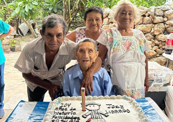 Don José Librado celebra sus 104 años de vida con su familia