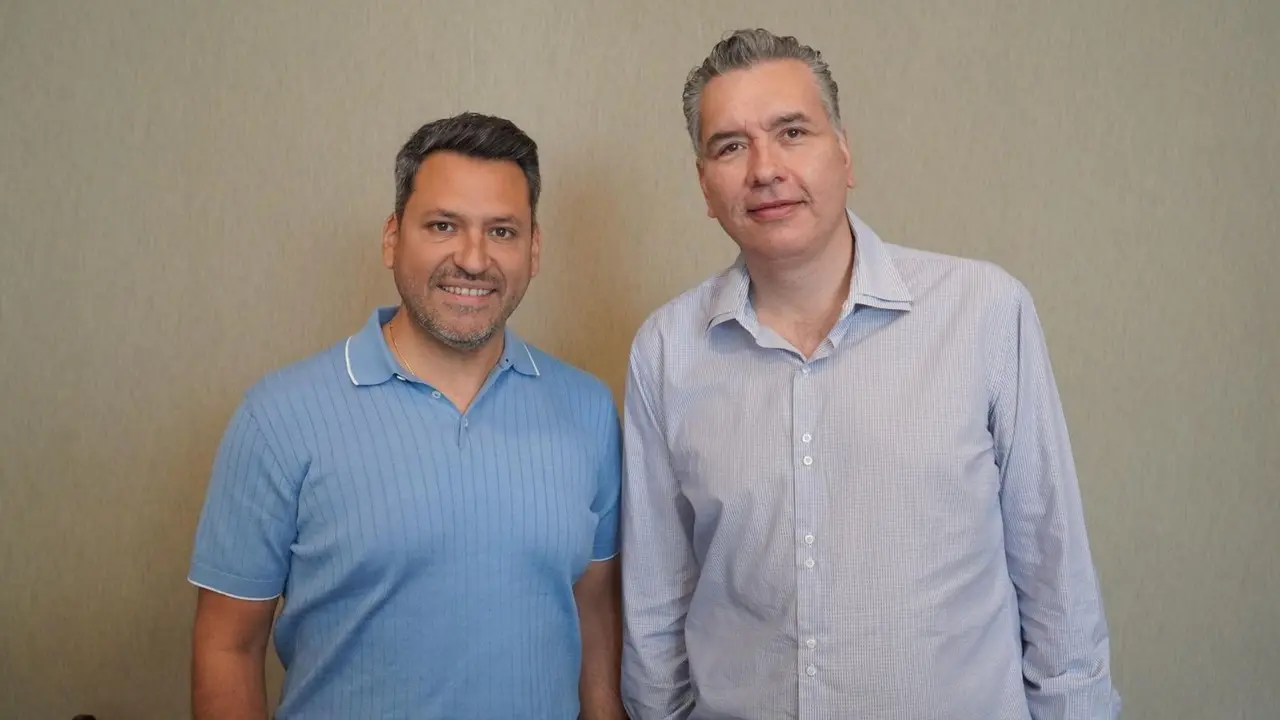 Waldo Fernández le dió la bienvenida a Tomás Montoya. Foto., Armando Galicia