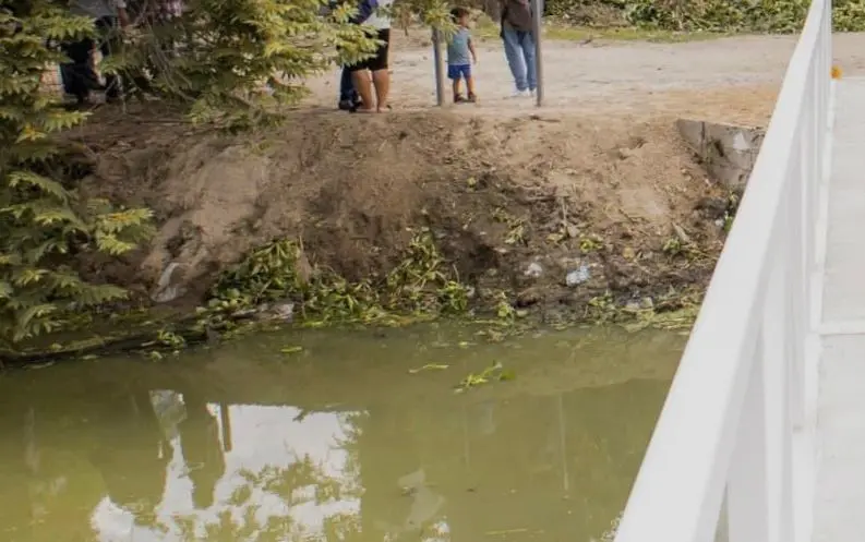 En un considerable foco de infección se ha convertido la Laguna “La Ilusión” de Ciudad Madero, al ser un salida para la descargas de aguas negras de Comapa Sur, así lo dio a conocer el alcalde Adrian Oseguera Kernion. Foto: Axel Hassel