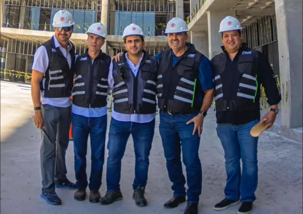 Inspecciona el alcalde de Apodaca la construcción del edificio más alto