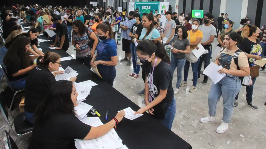 Apodaca beneficia a miles de estudiantes con el programa Becas Contigo 2024