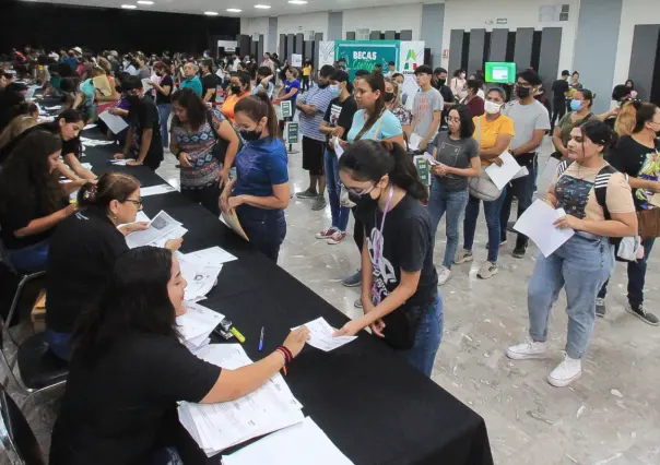 Apodaca beneficia a miles de estudiantes con el programa Becas Contigo 2024