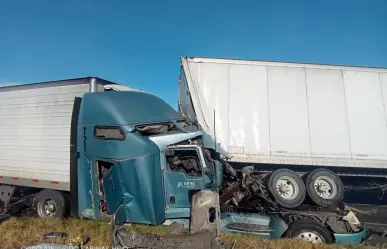 Accidente carretero entre 5 tractocamiones deja 2 lesionados en Sabinas Hidalgo