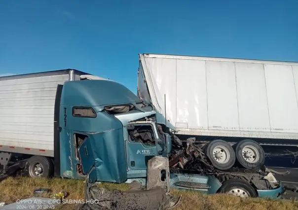 Accidente carretero entre 5 tractocamiones deja 2 lesionados en Sabinas Hidalgo