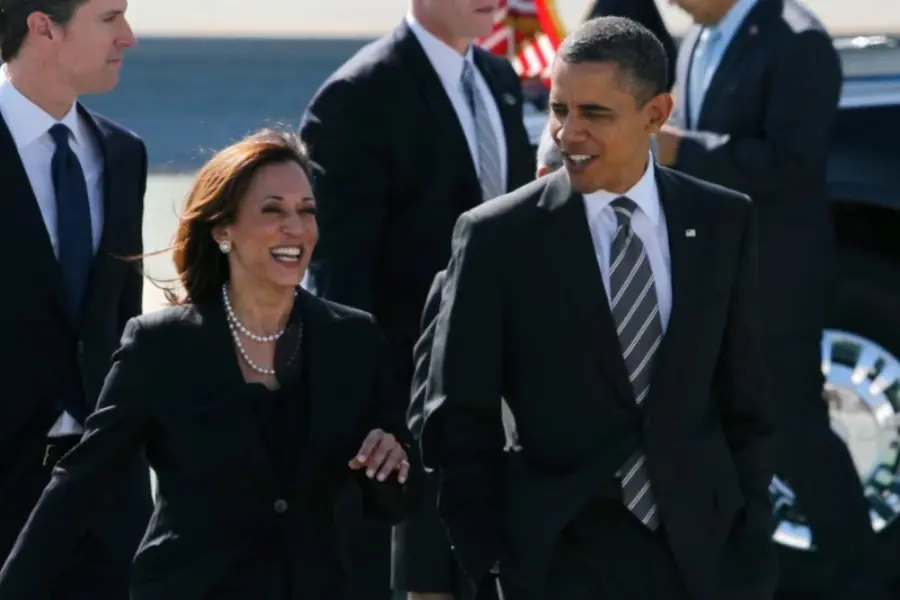 Prometen los Obama apoyo total a Kamala Harris