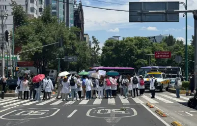 Estudiantes de medicina marchan a CU, se oponen a nuevos lineamientos