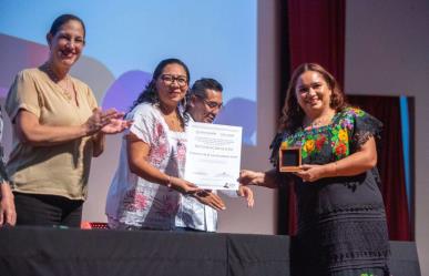 Reconocen a docentes destacados por su práctica educativa