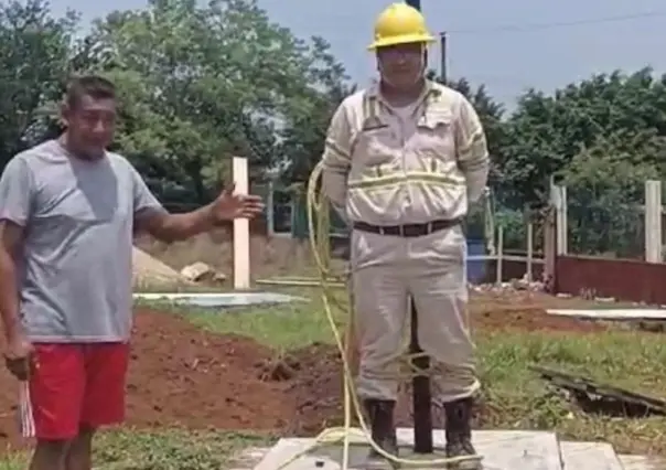 Desesperan habitantes sin luz y amarran a empleado de CFE que acudió a atender