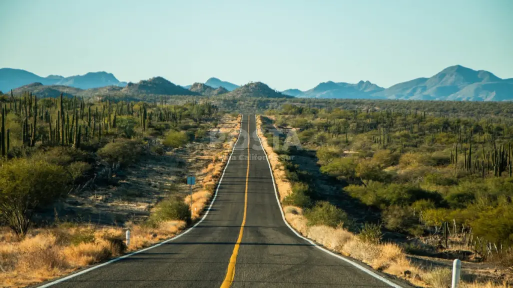 AMLO promete apoyo para mejorar carreteras en Baja California Sur