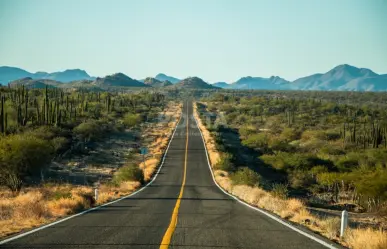 AMLO promete apoyo para mejorar carreteras en Baja California Sur