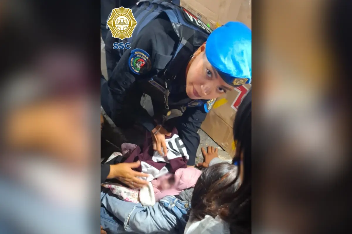 Policía ayuda a parto en Metro Pantitlán. Foto: SSC