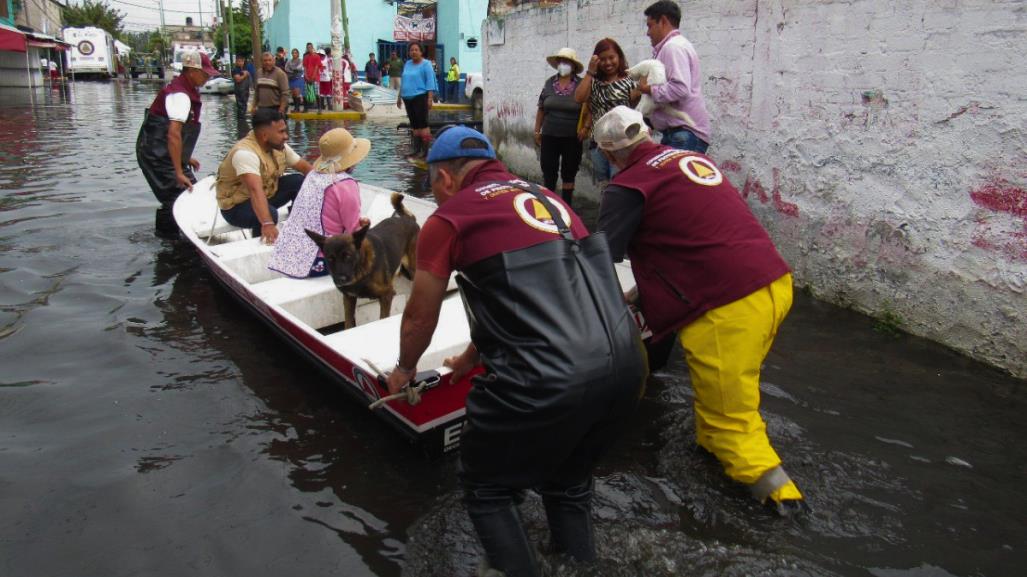 Vecinos de Chalco cumplen 20 días bajo aguas negras, reclaman a Delfina Gómez