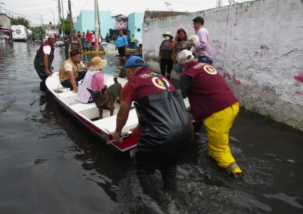 Vecinos de Chalco cumplen 20 días bajo aguas negras, reclaman a Delfina Gómez