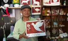Artesano crea réplicas de las peculiares placas de las esquinas de Mérida