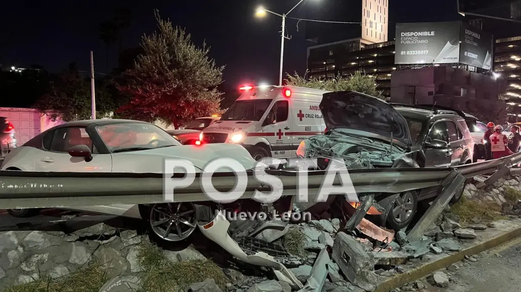 Choque en avenida Constitución deja dos mujeres heridas