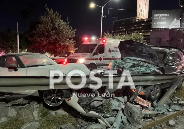 Choque en avenida Constitución deja dos mujeres heridas