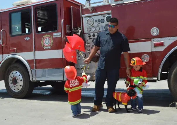 Recibe emotiva sorpresa en Reynosa durante el Día del Bombero