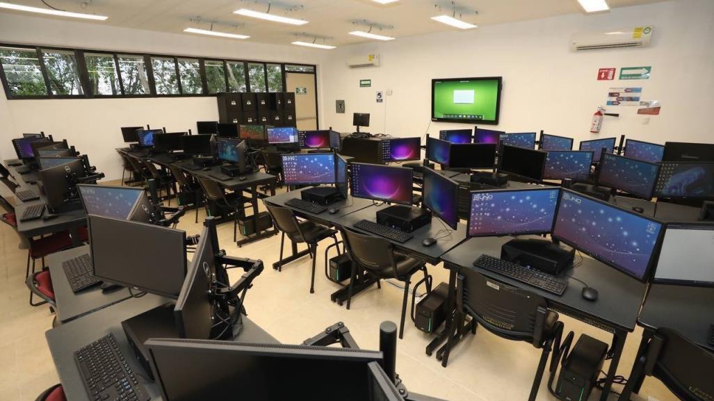 Entrega de equipamiento educativo en Universidad Oriente y ITSVA de Valladolid