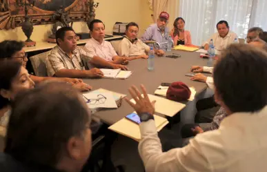 Joaquín Díaz Mena escucha propuestas de fundadores de Morena en Yucatán