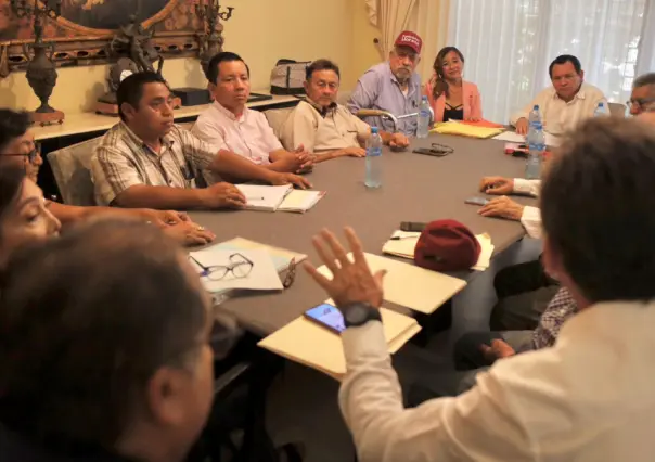 Joaquín Díaz Mena escucha propuestas de fundadores de Morena en Yucatán