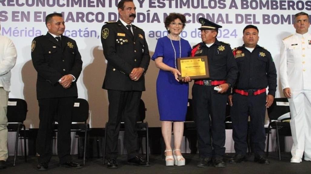 Reconocen labor de bomberos y paramédicos de la secretaría de Seguridad Pública