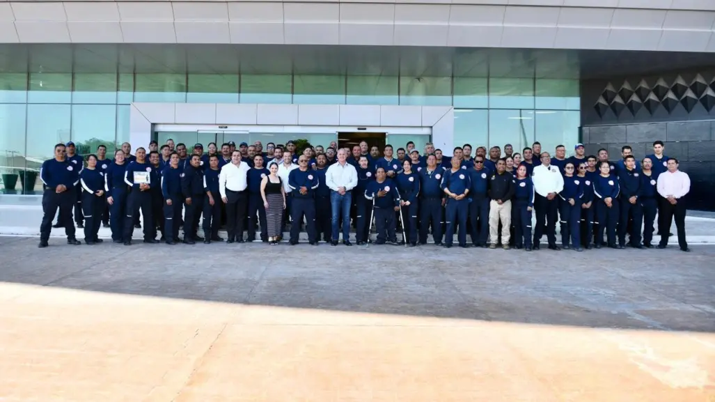 Reconocen a bomberos de Torreón por su valentía y perseverancia