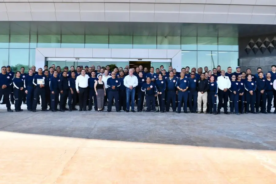 Reconocen a bomberos de Torreón por su valentía y perseverancia