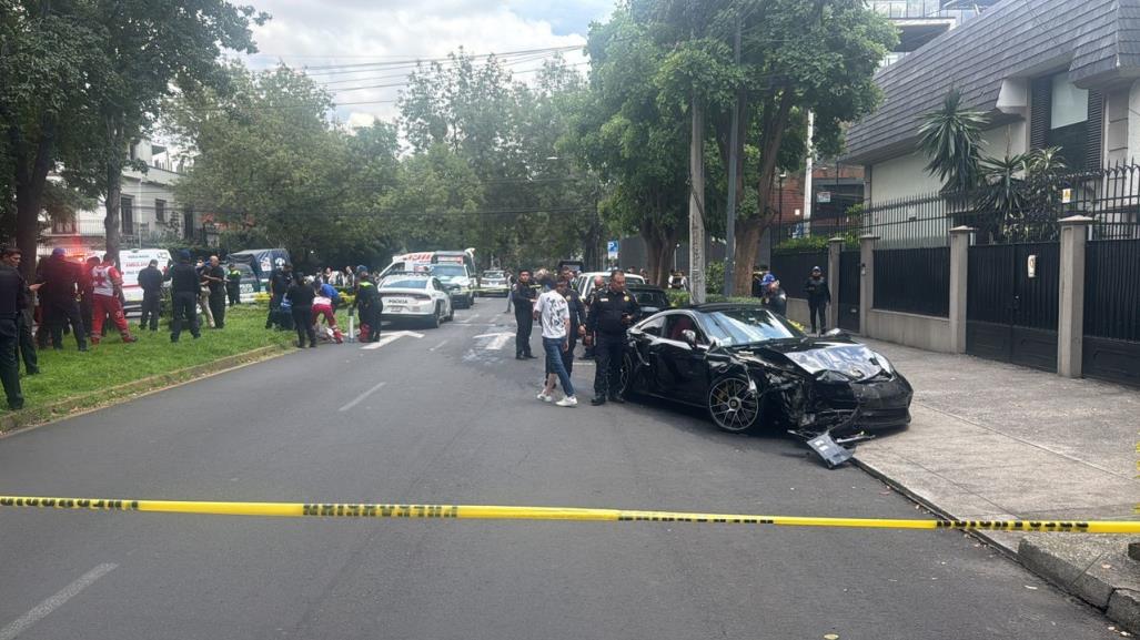 Abandonan auto de 4 mdp tras chocar en Polanco y provocar volcadura