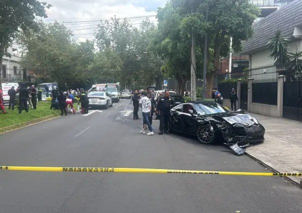 Abandonan auto de 4 mdp tras chocar en Polanco y provocar volcadura