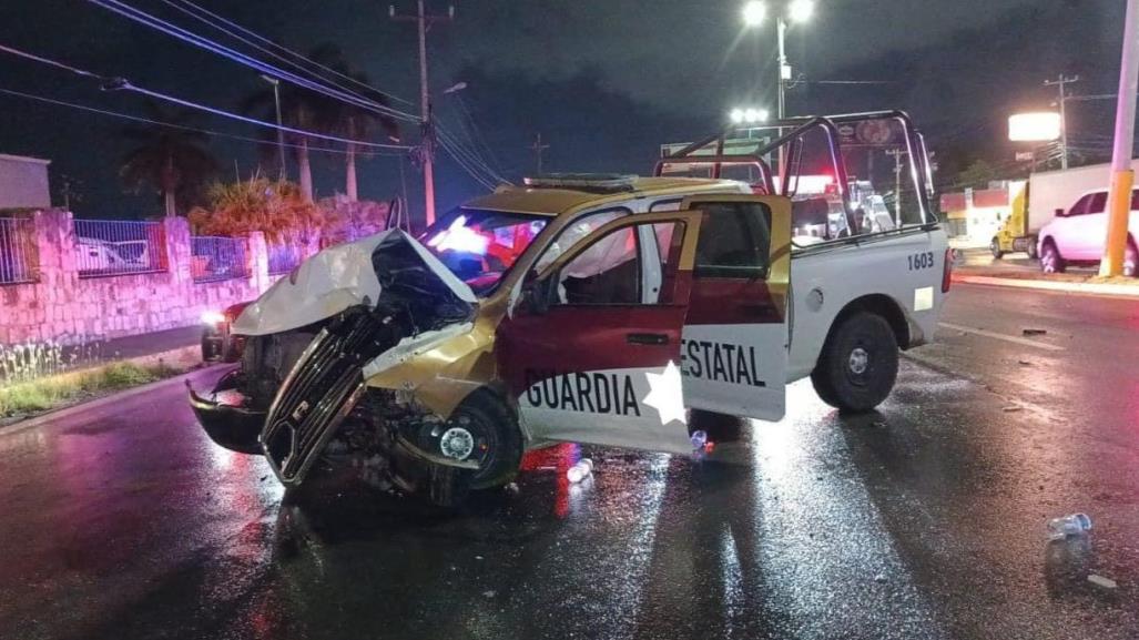 Policías destrozaron su patrulla al estrellarse con un poste en Altamira