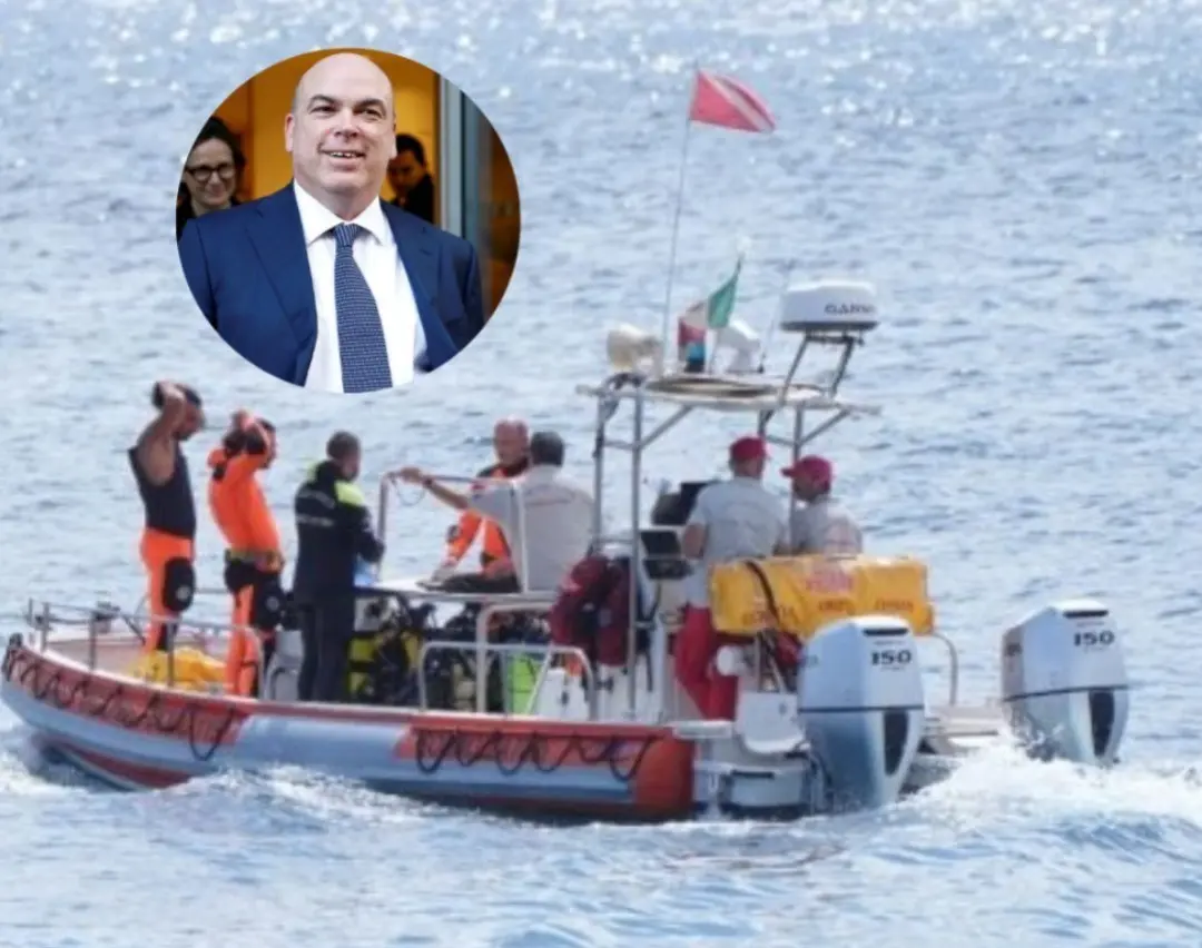 Rescatistas de la Guarda Costera italiana en las labores de rescate por el hundimiento del velero Bayesian. Foto: Canva.