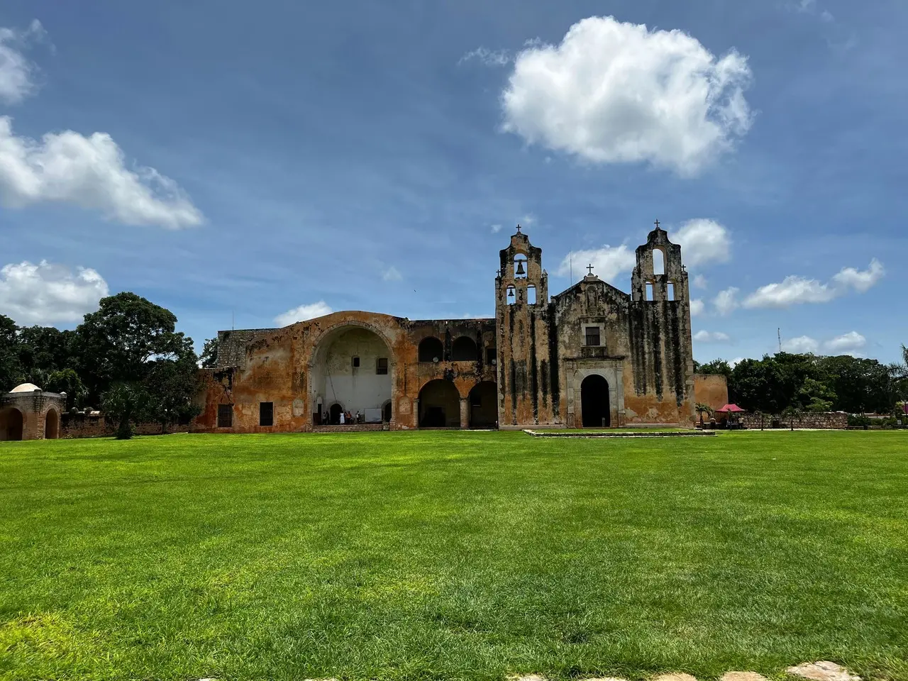 Convento de San Miguel Arcángel de Maní, un faro de tradición y fe, en Yucatán.- Foto: Irving Gil