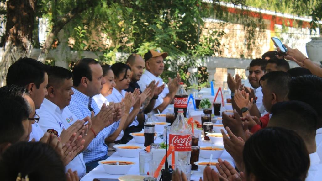 Reconocen entrega y compromiso de bomberos de Parras