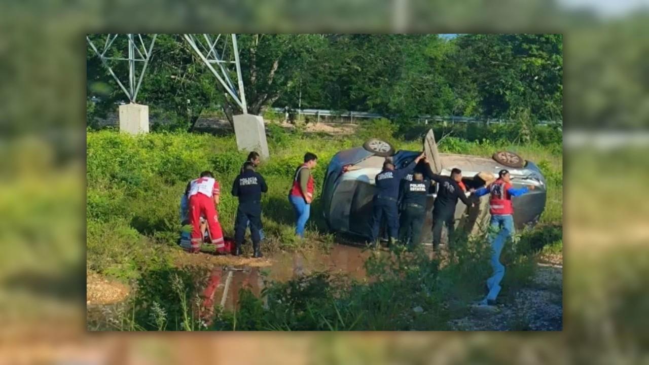 La familia fue asistida por trabajadores del Tren Maya y la SSP Foto: Redes