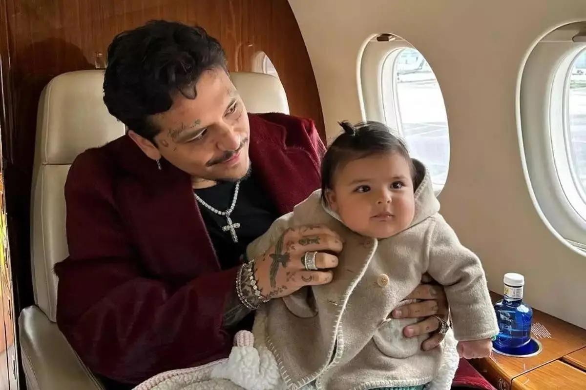 Será en septiembre próximo cuando Inti, la hija de Christian Nodal y Cazzu cumpla su primer año. Foto. Especial.