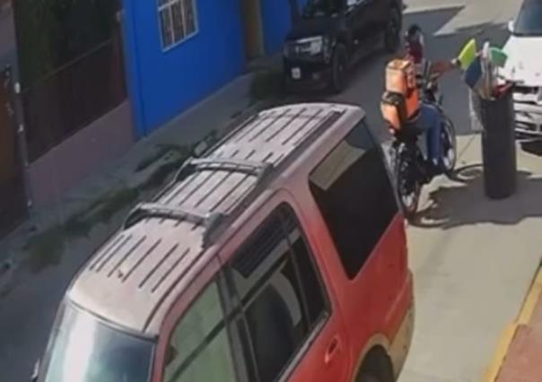 Video: Repartidor Didi roba negocio a bordo de su motocicleta